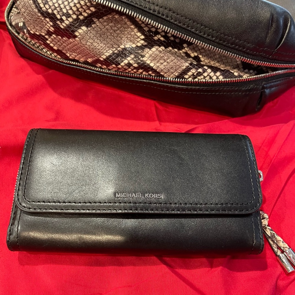 Michael Kors leather bag with matching wallet set. Cute bag for any occasion. - Picture 7 of 16